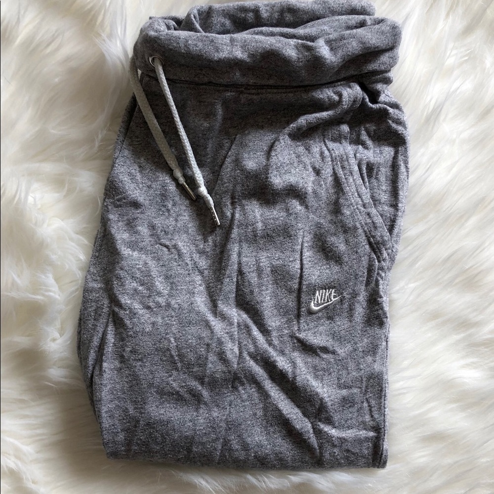 Nike Cropped Joggers
